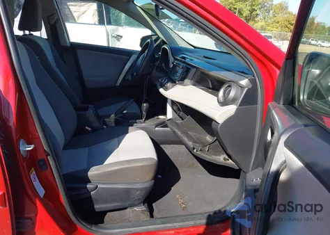 2015 Toyota Rav4 Le z USA, uszkodzony, nr VIN JTMZFREV4FD061576